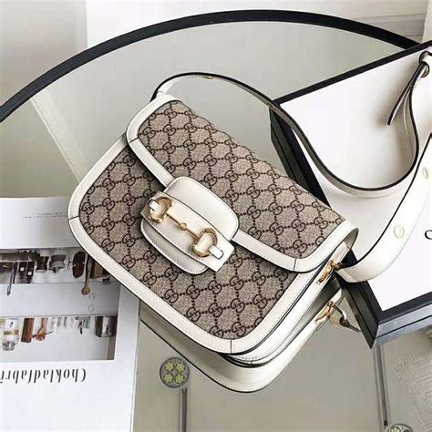 gucci 財布|white Gucci bag.